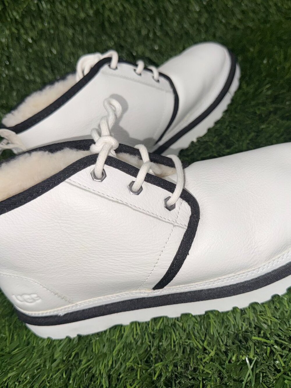 MENS NEUMAL WHITE BLACK UGG BOOTS SIZE US 10